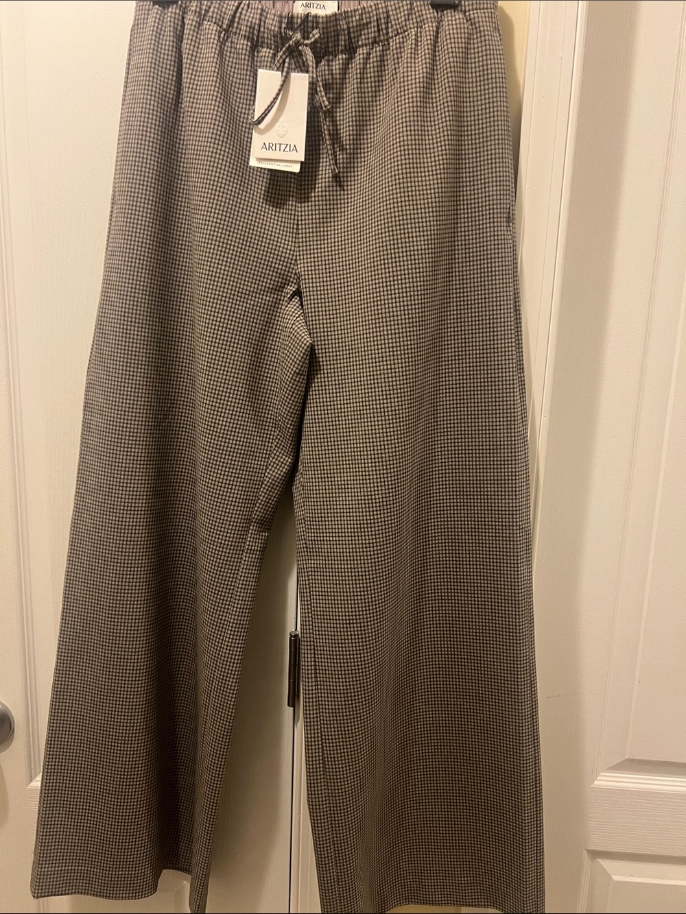 Aritzia Lodge Pants in Har chec plaid pattern